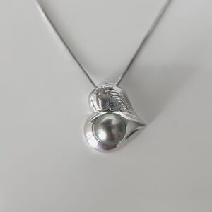 Tahitian pearl heart pendant